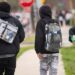 Insisten en el uso de mochilas transparentes en escuelas.