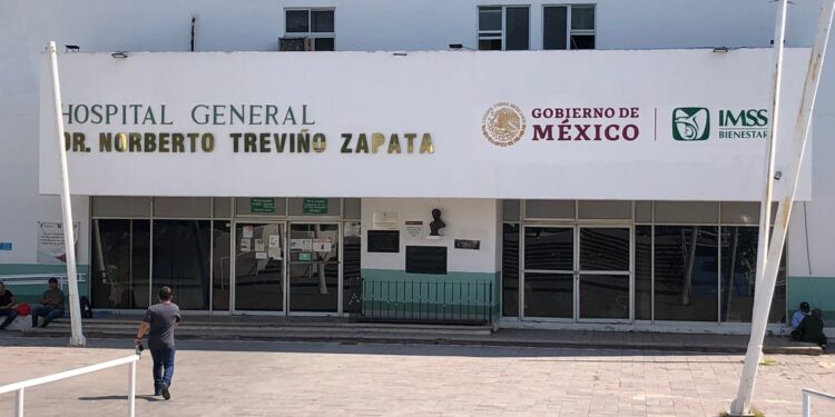 Doctor agrede a guardia de seguridad del Hospital General