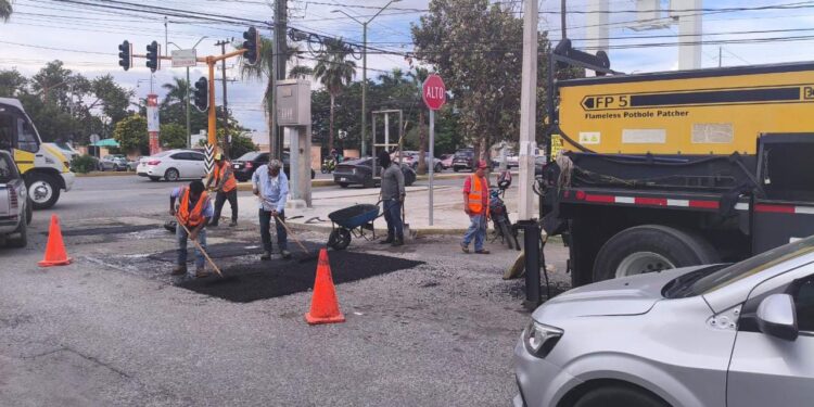 Gobierno de Victoria da a conocer rutas de bacheo para prevenir demoras.