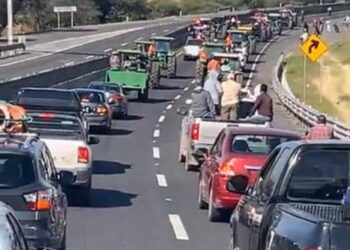 Agricultores “estrangulan” carreteras de Tamaulipas