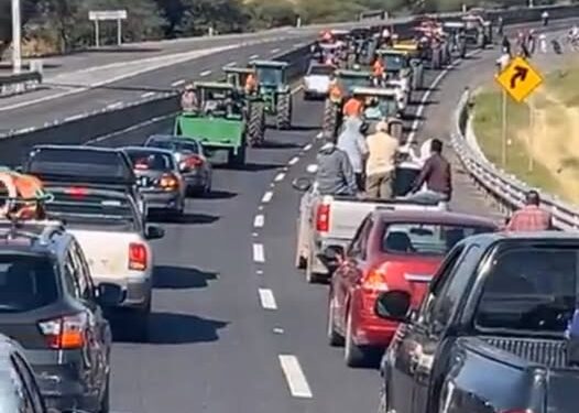 Agricultores “estrangulan” carreteras de Tamaulipas