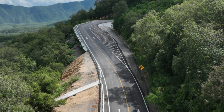 Moderniza gobierno de Américo acceso al poblado «El Chorrito».