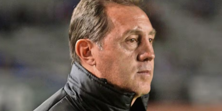 Alex Aguinaga desnuda al futbol mexicano