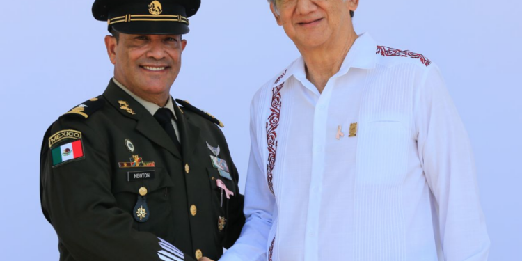 Asiste gobernador a toma de protesta del comandante interino de la 48 Zona Militar