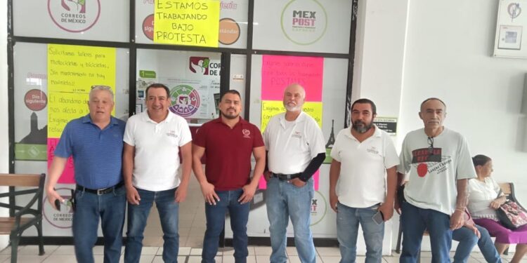 Carteros trabajan bajo protesta en Ciudad Victoria