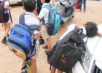 Prohíben a escuelas  sobrecargas en mochilas