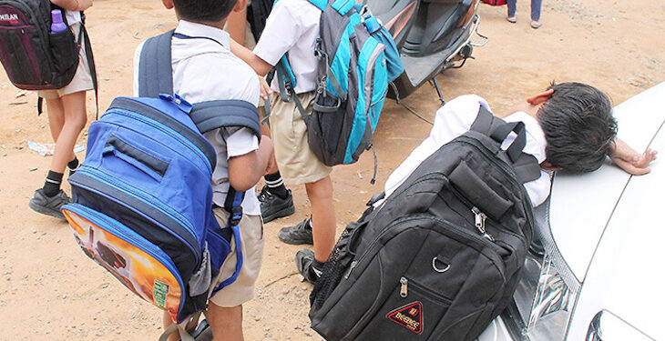Prohíben a escuelas  sobrecargas en mochilas
