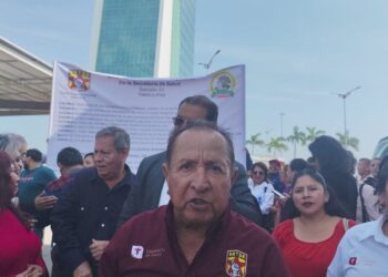 Acusan que IMSS Bienestar “es un programa fallido” y protestan frente a Torre Bicentenario