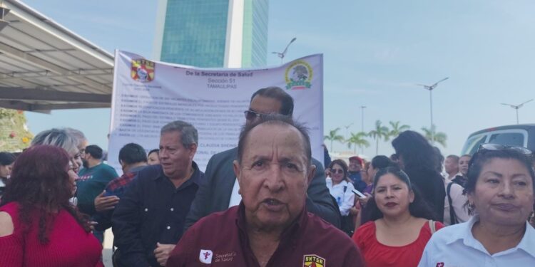 Acusan que IMSS Bienestar “es un programa fallido” y protestan frente a Torre Bicentenario