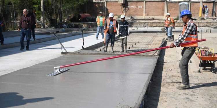 Supervisa alcalde avance de remodelación de central de autobuses de Victoria.