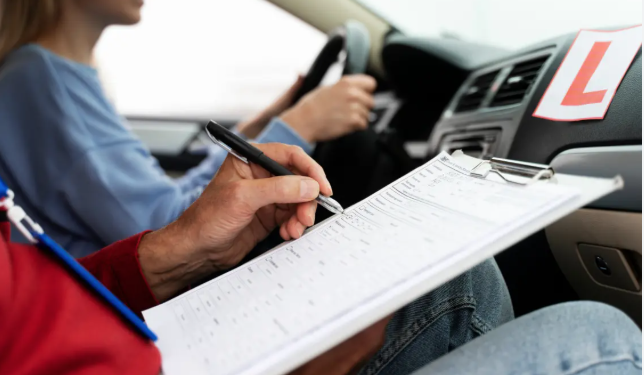 Automovilistas deberán aprobar examen de manejo cada 5 años