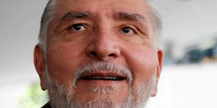 Adán Augusto dice obtener «fiados» libros de AMLO.