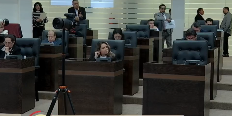 Aprueban presupuesto y ley de ingresos para el gobierno estatal