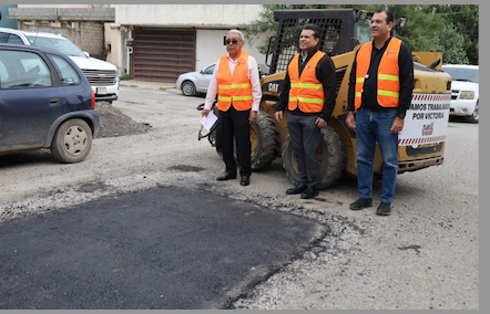 Supervisa alcalde Lalo Gattás trabajo de bacheo en la Miguel Alemán