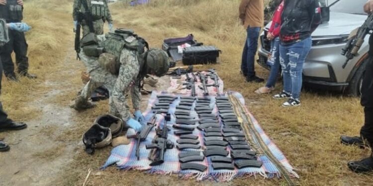 CAEN TRES CON ARMAMENTO EN MANTE