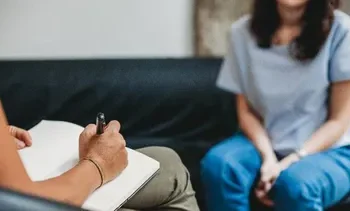 Tras suicidio de menores, exigen a SET visibilizar línea de ayuda.