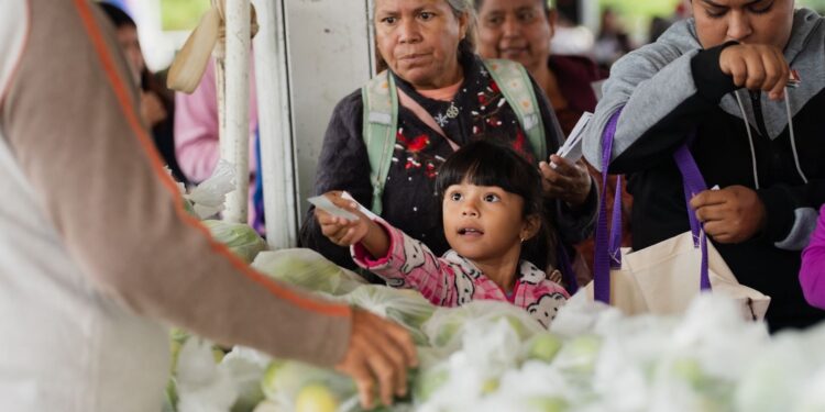 Beneficia DIF Tamaulipas a familias de González con la Feria Mercado de Alimentos