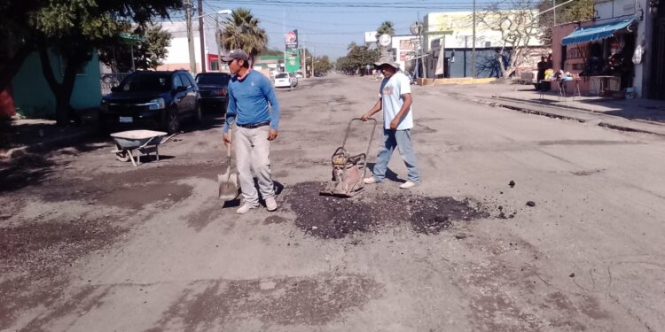 Repara Municipio daños por lluvia en avenida 27 para programar pavimentación.