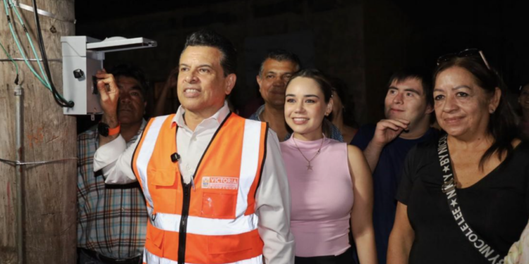 Refuerzan seguridad en zona centro de Victoria con instalación de 36 luminarias LED