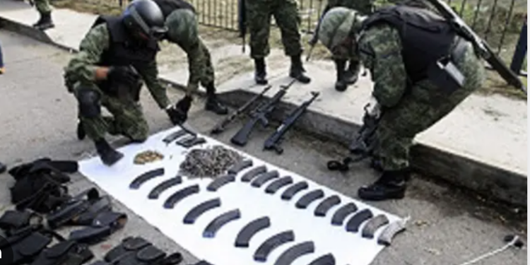 Exige EU que militares mexicanos combatan al narco.