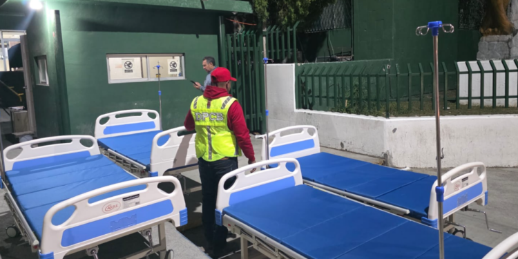 Alcaldesa Carmen Lilia Canturosas apoya al IMSS con camas y sillas de ruedas ante demanda hospitalaria
