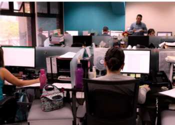 Burócratas con hijos con discapacidad tendrían jornada laboral más corta