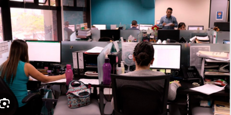 Burócratas con hijos con discapacidad tendrían jornada laboral más corta