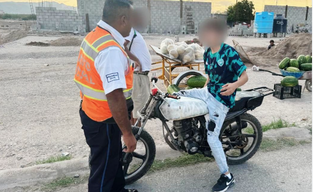 Padres que permitan a menores manejar motocicletas serían castigados con trabajo comunitario