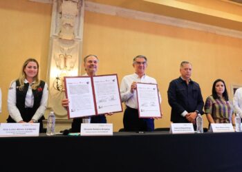 Reconoce Infonavit a Américo Villarreal por liderazgo en construcción de viviendas