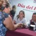 Disfrutan Lalo y Lucy Día del Pueblo con vecinos de la Nacozari.