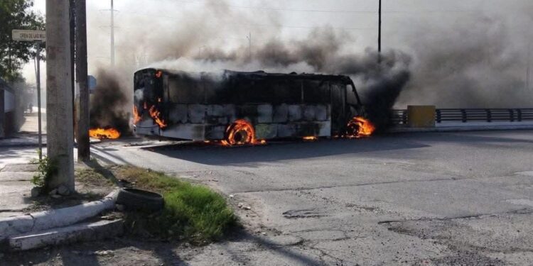 Reynosa y Camargo bajo fuego: bloqueos, camiones incendiados y carreteras colapsadas.