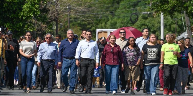 Entrega Lalo Gattás calle pavimentada a vecinos de La Libertad