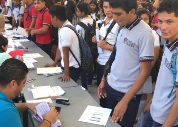 Piden llevar educación financiera a  las aulas “para enseñar a administrar  las becas”.