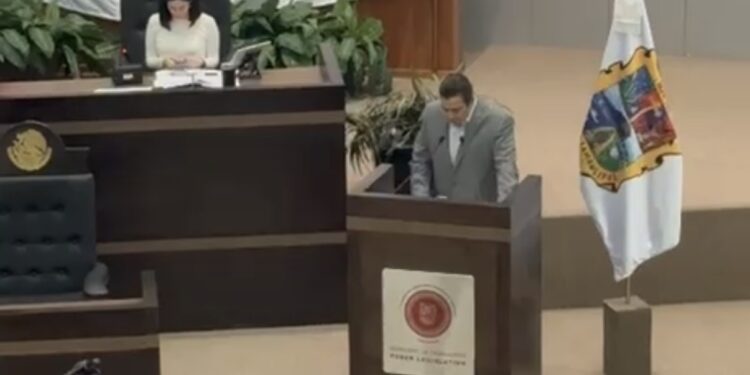 Impugna Ismael García Cabeza de Vaca reformas que sancionan ausencias y limitan iniciativas
