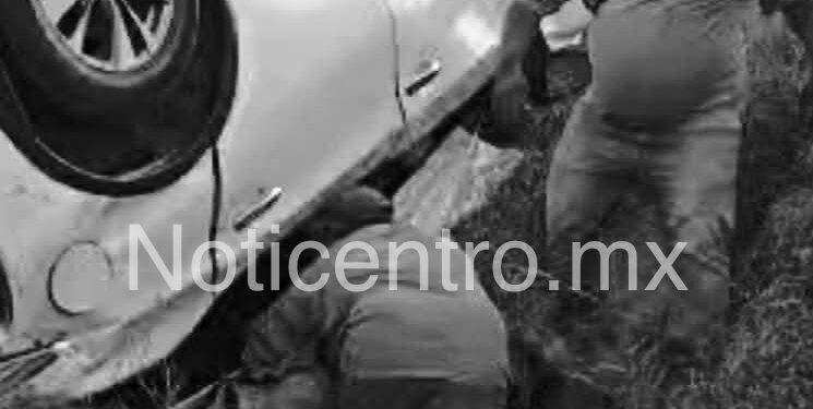 Fatal choque con volcadura cerca de Padilla; hay un fallecido y dos lesionados.