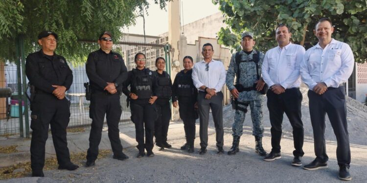 Atiende alcalde Lalo Gattás con mandos de seguridad reportes ciudadanos.
