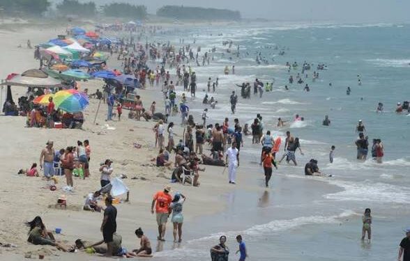 Cobrarán 70 pesos por entrar a playa La Pesca y desata polémica