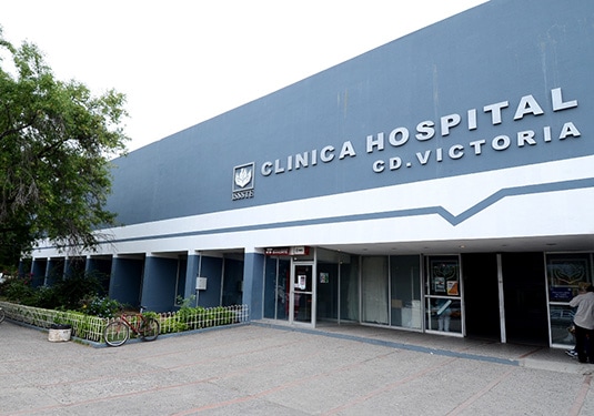 Aspirantes al ISSSTE estallan por cancelación de examen tras largas horas de traslado