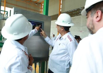 Gobernador constata avance de planta de combustibles alternativos en Altamira