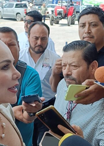 “No me doy por aludida”, responde Canturosas a señalamientos de campañas sucias