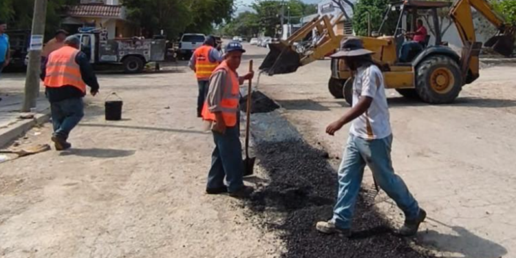 Mantiene Municipio acciones de bacheo en periodo vacacional