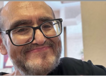 Edgar Vivar celebra el éxito de «Vecinos»