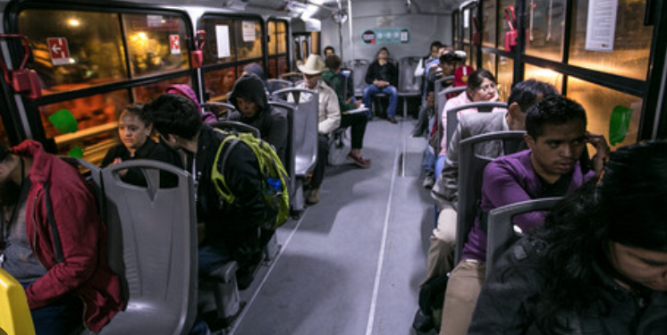 Transporte público deberá circular con luces interiores encendidas; obligación incluye a Uber y DiDi