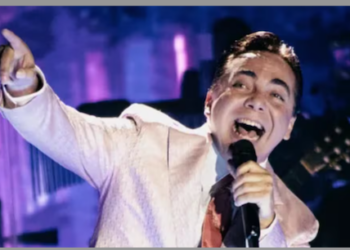 ¡Si se pudo!. Cristian Castro termina la preparatoria.