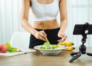 Prohibirían a influencers promover  cirugías y dietas extremas sin aval  médico.