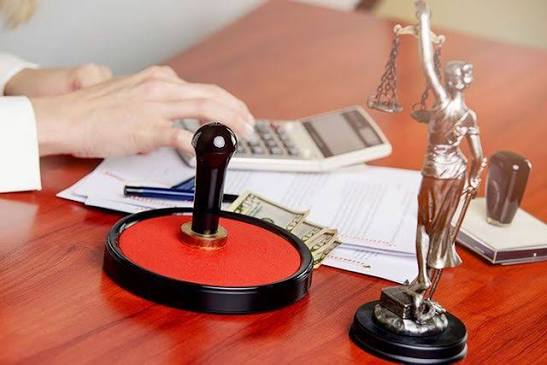 Plantean eliminar notarios en escrituración de vivienda social para abaratar trámites.