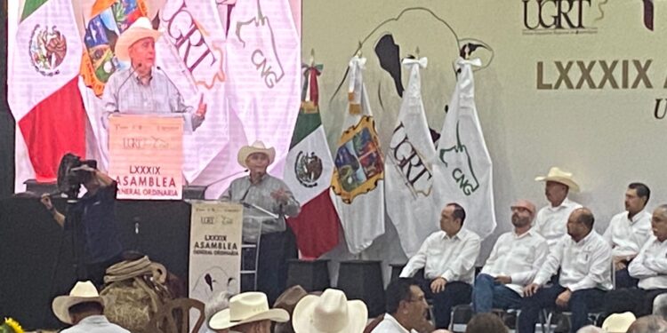 Ganaderos presionan contra importaciones; piden frenar carne de Brasil y bajar precios al consumidor