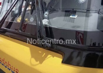Chofer herido evita asalto a autobús cerca de SLP.