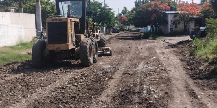 En atención a la indicación de Lalo Gattás, sigue rehabilitación de calles y avenidas.