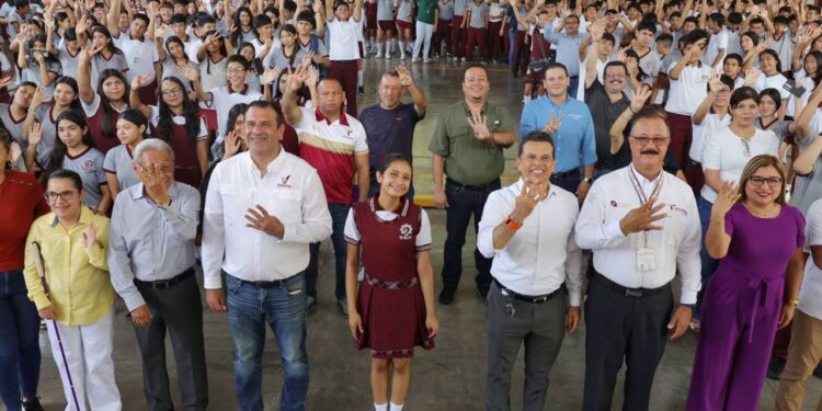 Alcalde Lalo Gattás Báez inicia obra en Secundaria Técnica 54.